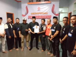 Akbar Syarif dan Majid datang mengambil formulir pendaftaran calon Gubernur Kaltara ke PKS.