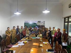 IMG-20240509-WA0027 Rapat penetapan pengakuan dan perlindungan masyarakat hukum Adat Dayak Tenggalan Desa Belayan, beberapa waktu lalu.