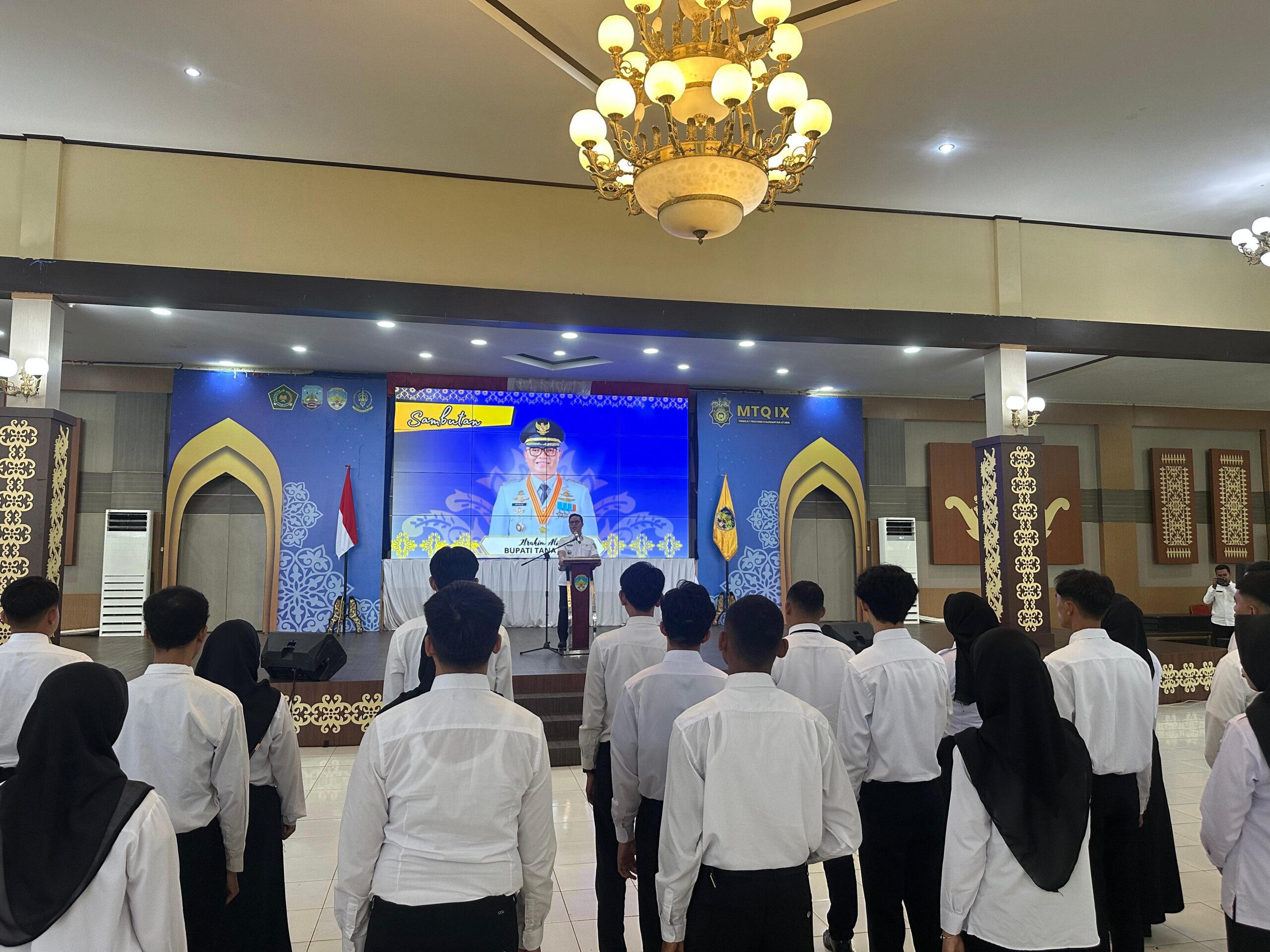 Pemerintah Kabupaten Tana Tidung menggelar acara penyerahan Surat Keputusan (SK) Calon Pegawai Negeri Sipil (CPNS) Formasi Tahun 2024 dan Sekolah Kedinasan Transportasi Darat Tahun 2024