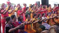 Penampilan paguyuban Toraja. Penampilan keberagaman Adat dan Budaya Paguyuban Toraja pada gelaran Festival Budaya IRAU ke-11 Malinau.
