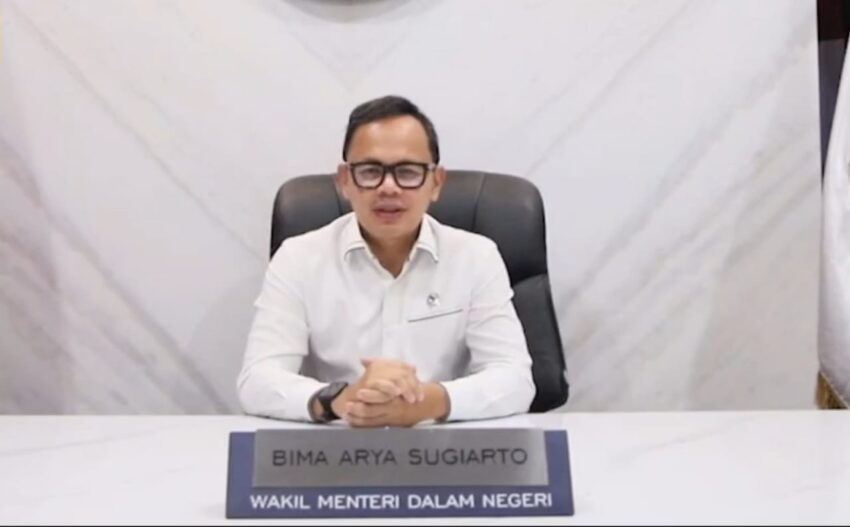 Wamendagri Bima Arya. Wakil Menteri Dalam Negeri (Wamendagri) RI, Bima Arya Sugiarto saat menyampaikan pesan dan apresiasinya untuk Kabupaten Malinau mendukung perayaan Festival Budaya IRAU ke-11 dalam rangka HUT Ke- 26 Kabupaten Malinau Tahun 2025.