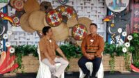 Dr. Ernes Silvanus. Ketua Panitia Pelaksana IRAU ke-11 Malinau, Dr. Ernes Silvanus saat berbincang dan menjelaskan terkait pelaksanaan kegiatan Festival Budaya IRAU ke-11 Malinau.