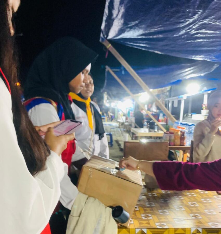 PMI Malinau. Aksi sosial PMI Malinau. Kepedulian di tengah musibah : Anggota PMI Malinau aktif mengajak masyarakat berdonasi dan berbagi kebaikan.