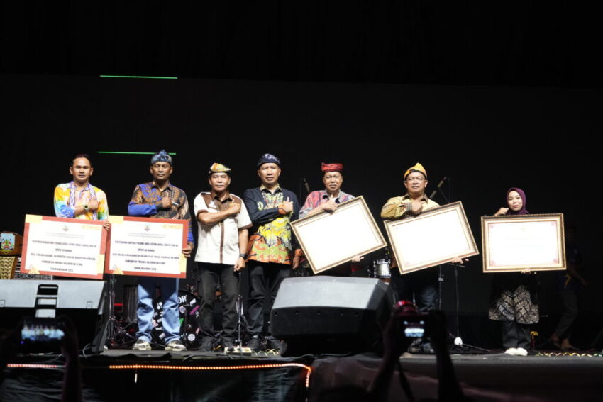 Pemprov Kaltara. Gubernur Kaltara, Dr. H. Zainal A. Paliwang, S.H., M.Hum., dalam sambutan di Panggung Energi Untuk Negeri, menegaskan komitmen pemerintah menghadirkan listrik merata hingga perbatasan.