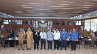 Pemkab Bulungan. Asisten Administrasi Umum Setkab Bulungan, Adi Irwansyah, M.S., S.H., M.Si., bersama para peserta Bimtek Pemberkasan dan Penyusutan Arsip. Kegiatan ini menjadi bagian dari upaya Pemkab Bulungan mewujudkan tata kelola arsip yang tertib, efisien, dan terintegrasi secara digital.