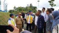 Walikota Tarakan bersama Anggota DPR RI. Wali Kota Tarakan dr. H. Khairul, M.Kes., berdiskusi dengan anggota Komisi V DPR RI terkait rencana pembangunan embung baru demi pasokan air bersih warga Tarakan.