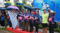 UT Tarakan Fun Run 2K25. Wali Kota Tarakan, dr. H. Khairul, M.Kes., melepas peserta UT Tarakan Fun Run 2K25 yang menjadi penutup rangkaian UT Tarakan Festival 2025.