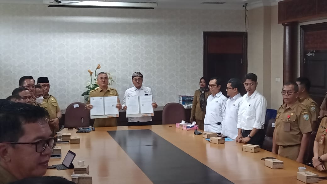 Langkah nyata menuju pemerintahan yang bersih — Bupati Wempi W. Mawa bersama BPKP Kaltara menandatangani nota kesepakatan penguatan tata kelola pemerintahan daerah, Senin (3/11/2025).