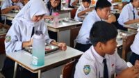 Siswa di Malinau menyantap makanan sehat yang disediakan melalui Program Makan Bergizi Gratis (MBG). Program ini kini berjalan dengan sistem baru dan melibatkan pelaku UMKM lokal.