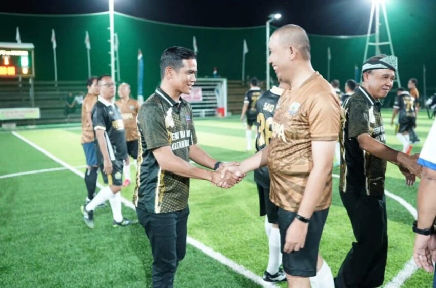 Bupati Nunukan H. Irwan Sabri menghadiri pembukaan Turnamen Sepakbola Mini U-50 di Tanjung Selor, Jumat (7/11/2025). Ajang ini diharapkan menjadi wadah mempererat silaturahmi dan mencari bibit atlet potensial di Kaltara.