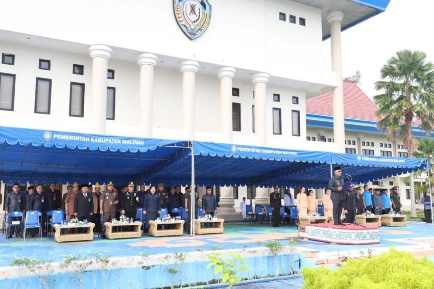 Wakil Bupati Malinau memimpin upacara peringatan Hari Pahlawan 2025 di halaman Kantor Bupati Malinau, Senin (10/11/2025). Peringatan ini menjadi momentum refleksi makna perjuangan di era modern.