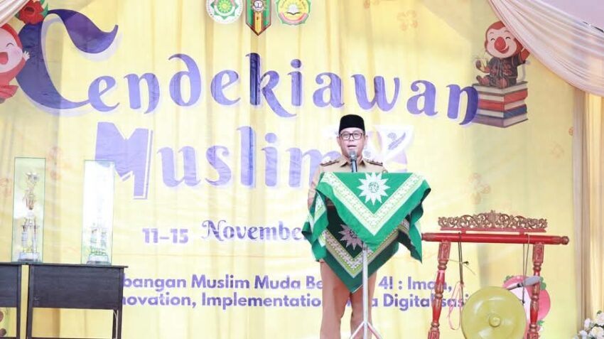 Wakil Wali Kota Tarakan, Ibnu Saud Is, saat memberikan sambutan dalam pembukaan kegiatan “Cendekiawan Muslim X” di Pondok Pesantren Daarul Ilmi Muhammadiyah, Selasa (11/11/2025). Kegiatan ini mengusung tema pengembangan Muslim muda berbasis 4I — Imam, Intelektual, Innovation, dan Implementation — di era digitalisasi.