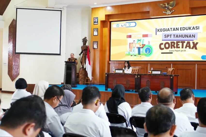 Coretax. Kepala KP2KP Malinau, Roni Risdiyanto, memberikan pemaparan kepada ASN Pemkab Malinau dalam kegiatan Edukasi SPT Tahunan berbasis sistem digital Coretax DJP di Ruang Laga Fratu, Rabu (12/11/2025).