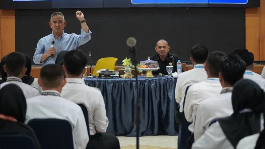 Wali Kota Tarakan, dr. H. Khairul, M.Kes., menjadi narasumber Ceramah Profesional ASN di LAN Makassar, menekankan pentingnya integritas dan semangat melayani bagi aparatur.