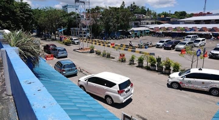 Kondisi area luar Pelabuhan Tengkayu I yang tampak kumuh dan tidak tertata rapi kembali memicu kritik DPRD, mengingat besarnya anggaran yang telah digelontorkan pemerintah.