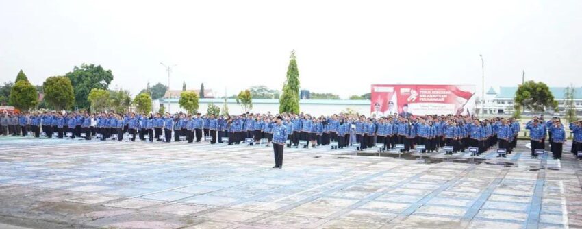 ASN Pemkab Malinau. Para ASN Kabupaten Malinau mengikuti apel gabungan Korpri, Senin (17/11/2025), momen ketika Sekda Ernes Silvanus menegaskan bahwa TPP ASN tetap aman meski terjadi penurunan APBD secara nasional.