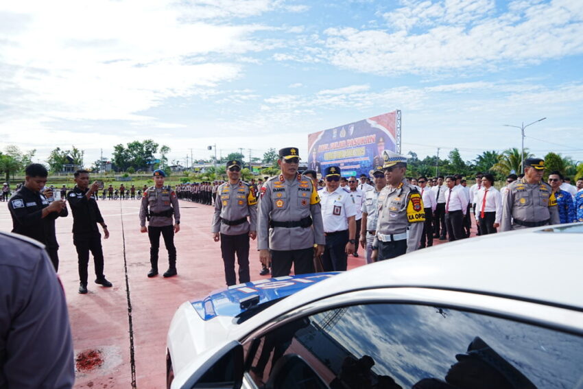 Operasi Zebra Kayan 2025. Kapolda Kaltara Irjen Pol. Djati Wiyoto Abadhy memeriksa kesiapan personel dalam Apel Operasi Zebra Kayan 2025 di Lapangan Mako Polda Kaltara.