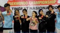Atlet-atlet Intimung Malinau menampilkan medali yang berhasil diraih pada ajang Taekwondo Championship 2 Piala Menpora 2025.