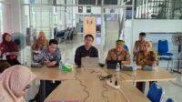 Tim Perpusnas RI bersama Dinas Perpustakaan dan Kearsipan Kaltara saat melakukan supervisi dan pembahasan teknis pengumpulan data IPLM dan TKM 2025 di Tanjung Selor, Senin (17/11/2025).