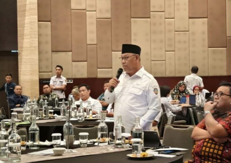Wakil Bupati Malinau, Jakaria, menyampaikan pandangan pada sesi diskusi Rakor Pengelolaan Batas Wilayah Negara dan Kawasan Perbatasan Tahun 2025 di Bogor.