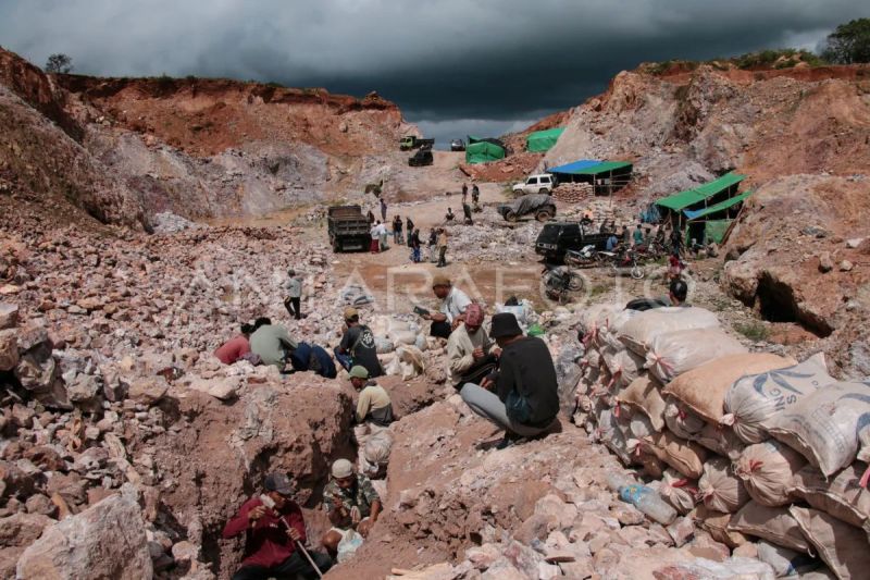 aktivitas-tambang-rakyat-di-perbukitan-sekotong-1j3ed-dom-2