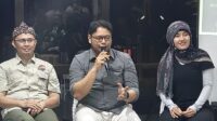 Project Manager FOLU NC 2&3 Kementerian Kehutanan, Arga Paradita Sutiyono memberi penjelasan forum diskusi "Sinergi Perempuan Indonesia Untuk Indonesia FOLU NET SINK 2030" Kementerian Kehutanan di Taman Nasional Gunung Ciremai, Kuningan, Jawa Barat, Senin (11/5/2026). ANTARA/M Riezko Bima Elko Prasetyo
