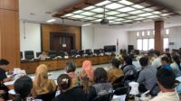 Pelaku Ekonomi kreatif dan DPRD Malinau saat uji publik yang digelar di Ruang Rapat Gabungan Komisi Lantai I DPRD Malinau, Senin (27/7).
