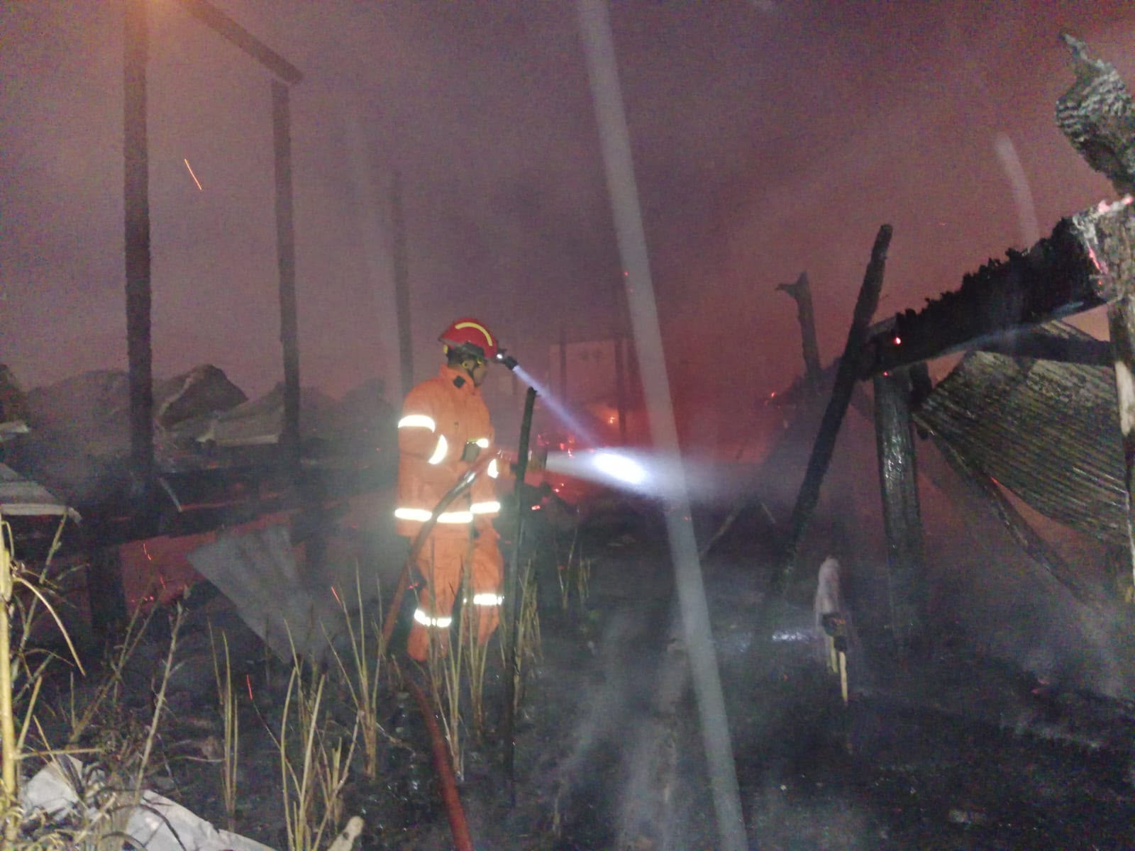 sarang-walet-di-malinau-terbakar.jpg sarang-walet-di-malinau-terbakar.jpg