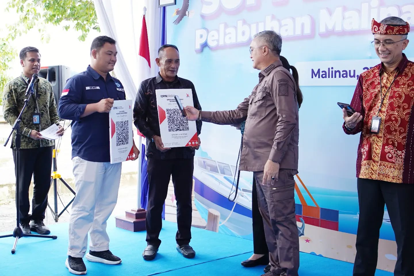 bupati-wempi-resmikan-qris.jpg bupati-wempi-resmikan-qris.jpg