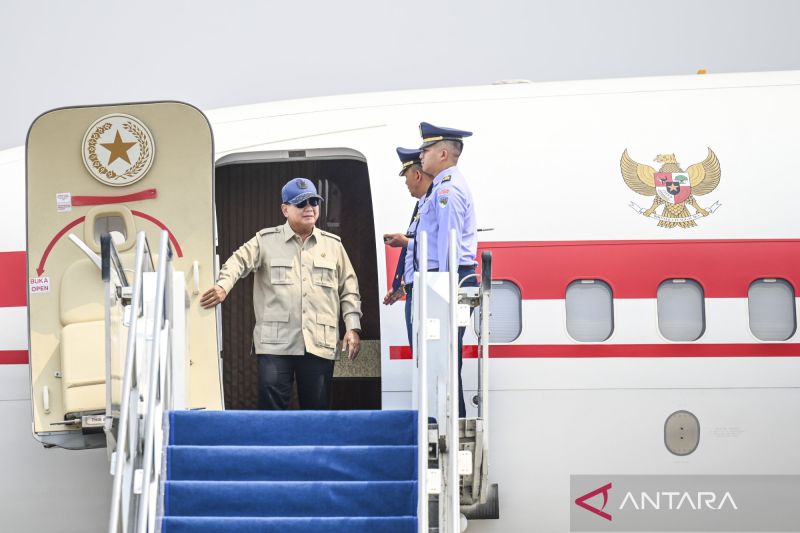 presiden-prabowo-pimpin-rapat-penanganan-kebakaran-hutan-dan-lahan-di-palembang-2849135