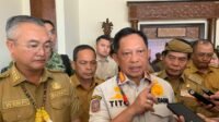 Jalan Perbatasan Malinau-Nunukan, Tito Karnavian, BNPP, Infrastruktur Malinau, Krayan Menteri Dalam Negeri (Mendagri) RI sekaligus Kepala Badan Nasional Pengelola Perbatasan (BNPP), Jenderal (Purn.) Prof. Drs. H. Muhammad Tito Karnavian, M.A., Ph.D.,