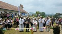 gereja-santo-lukas-apau-kayan.jpg gereja-santo-lukas-apau-kayan.jpg.